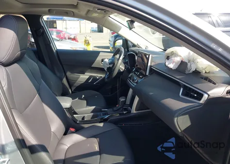 2025 Toyota Corolla Cross Xle z USA, uszkodzony, nr VIN 7MUDAAAG1SV143450